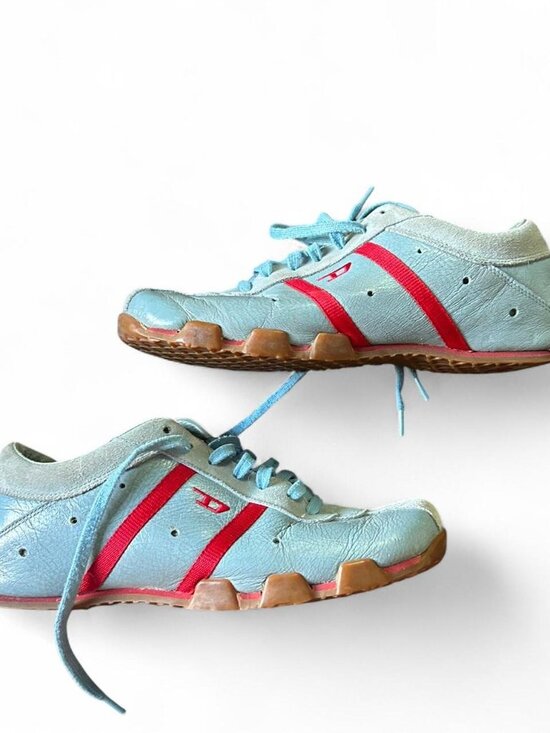 Athletic_Shoes